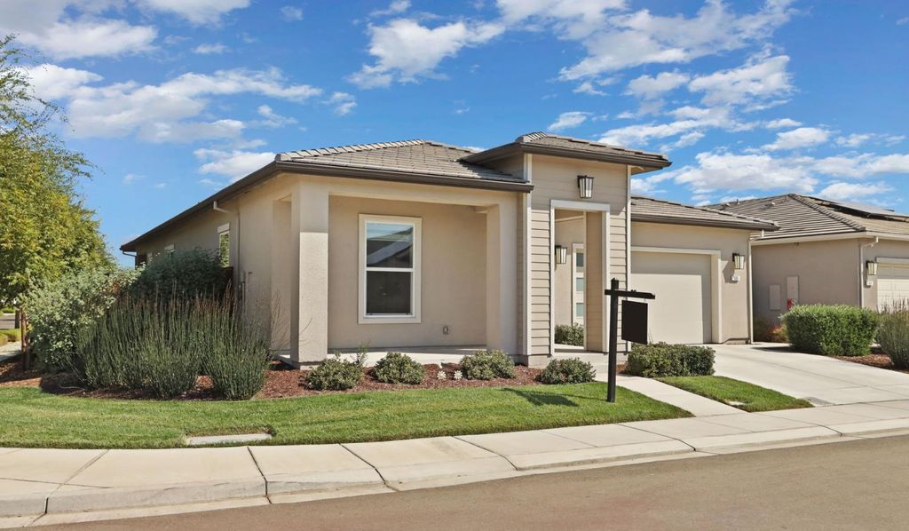 Photo of 605 Victoria Drive, Manteca, CA 95336 (MLS # 225128969)