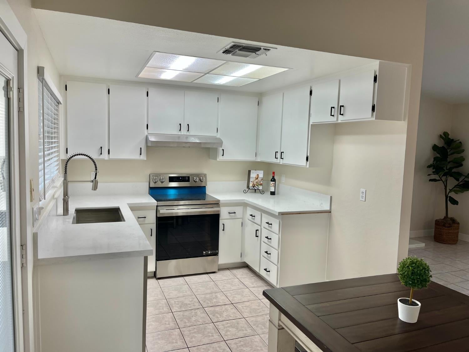 10 Ething Court