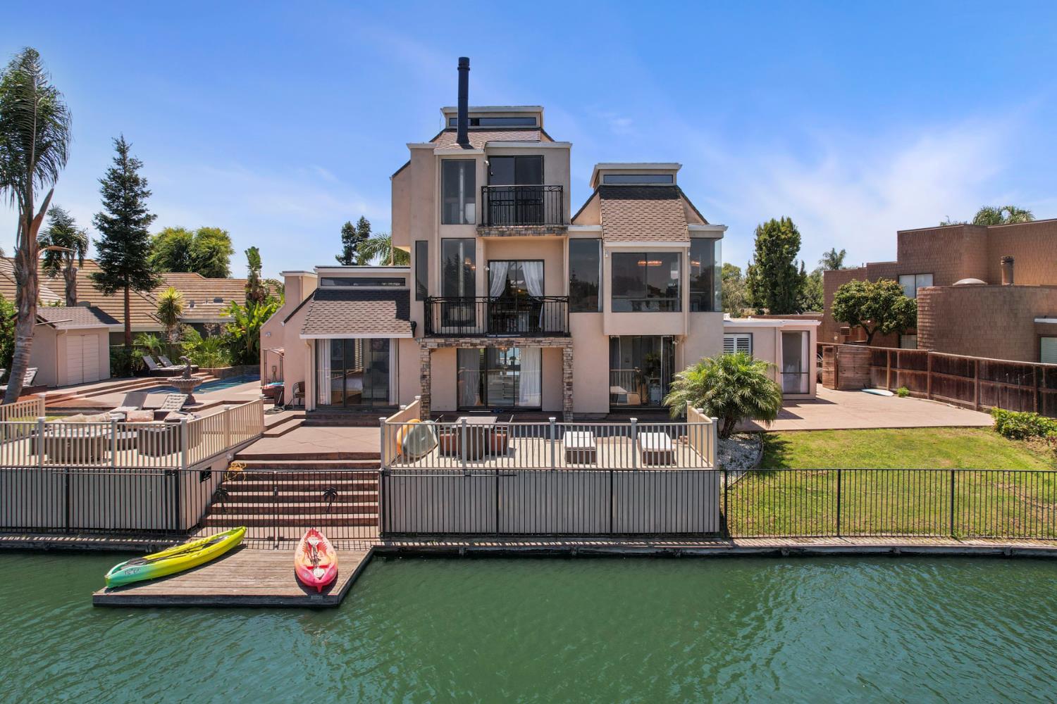 3845 Peninsula Ct