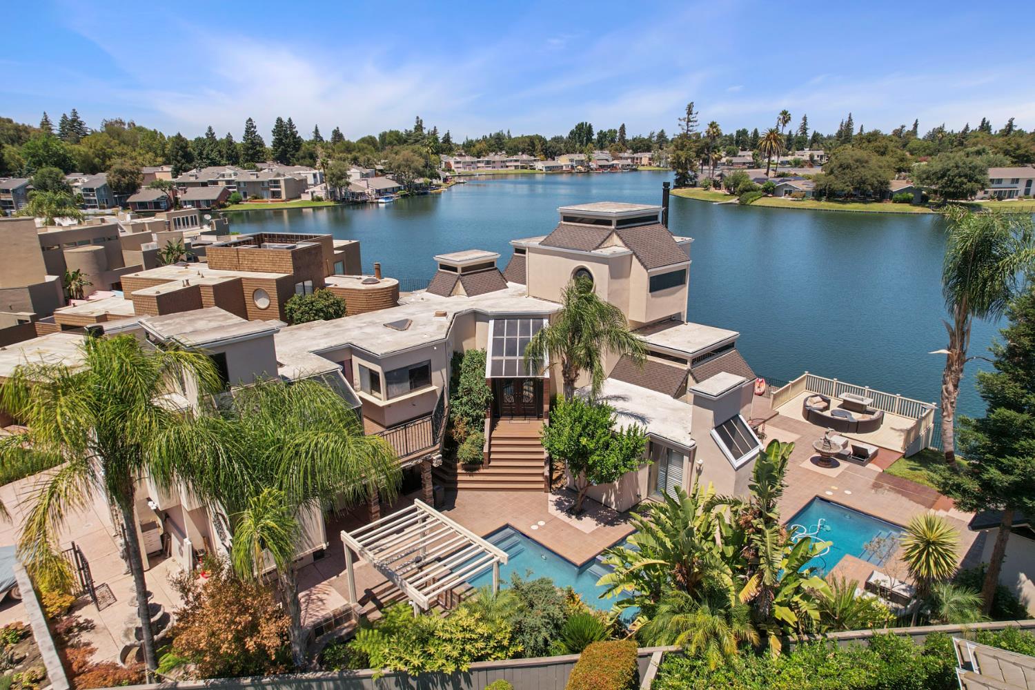 3845 Peninsula Ct