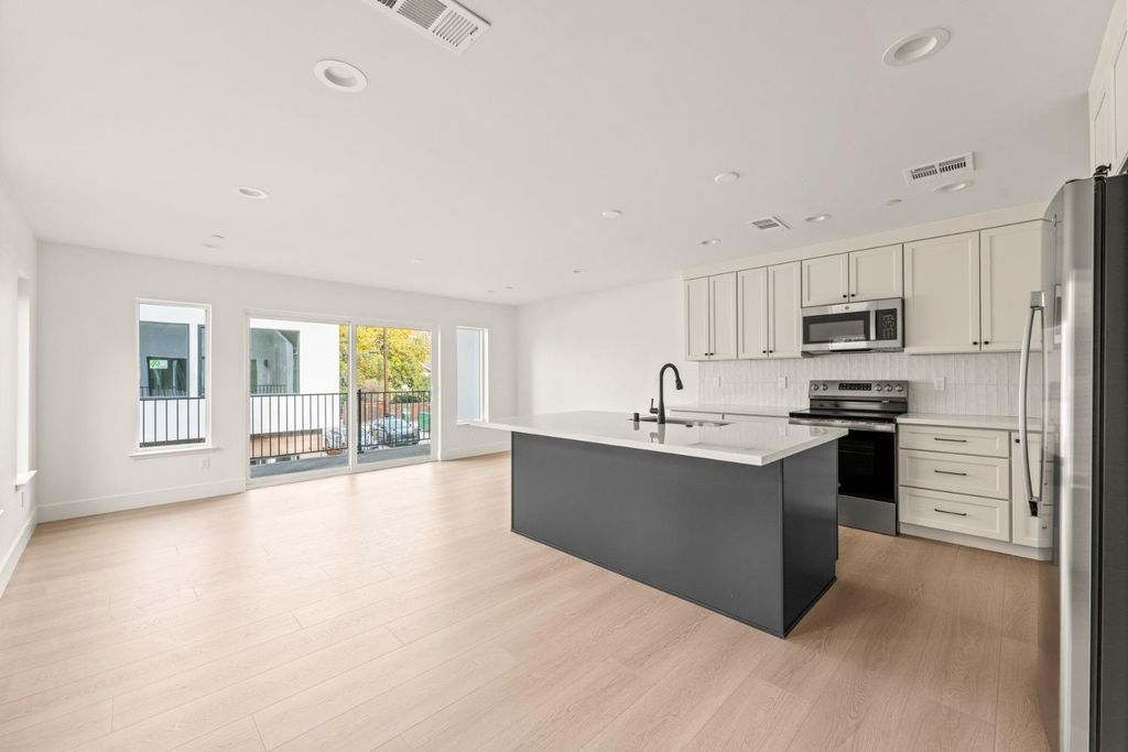 Photo of 2505 W Street, Sacramento, CA 95818 (MLS # 226033814)