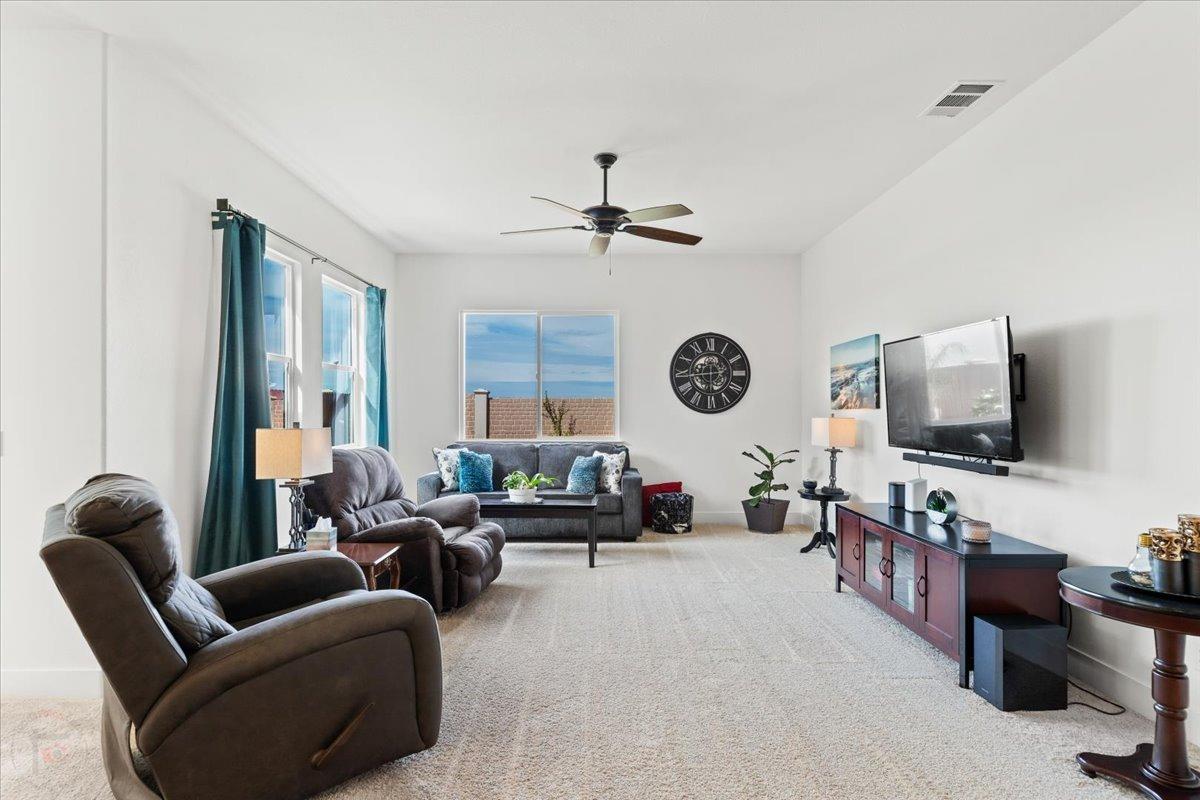 Los Banos, California 93635, United States, 3 Bedrooms Bedrooms, ,2 BathroomsBathrooms,Residential,Active,93799