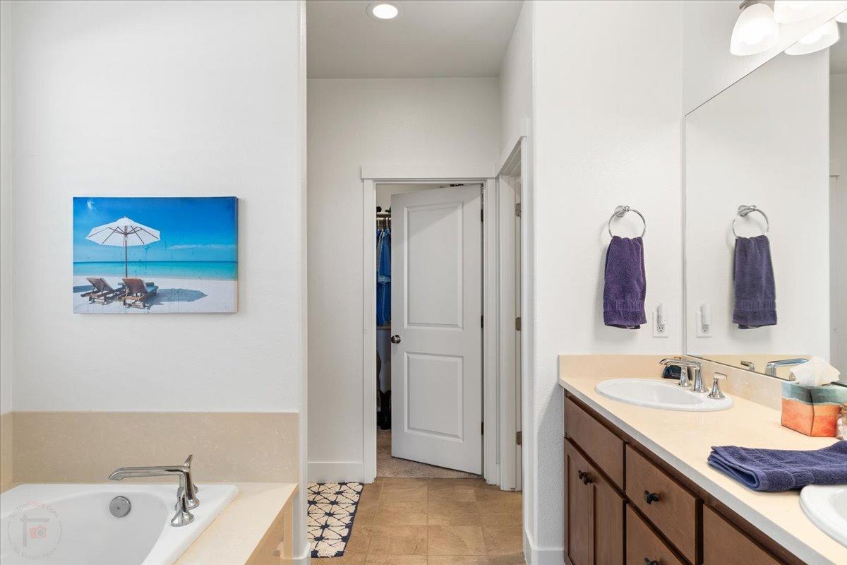 Los Banos, California 93635, United States, 3 Bedrooms Bedrooms, ,2 BathroomsBathrooms,Residential,Active,93799