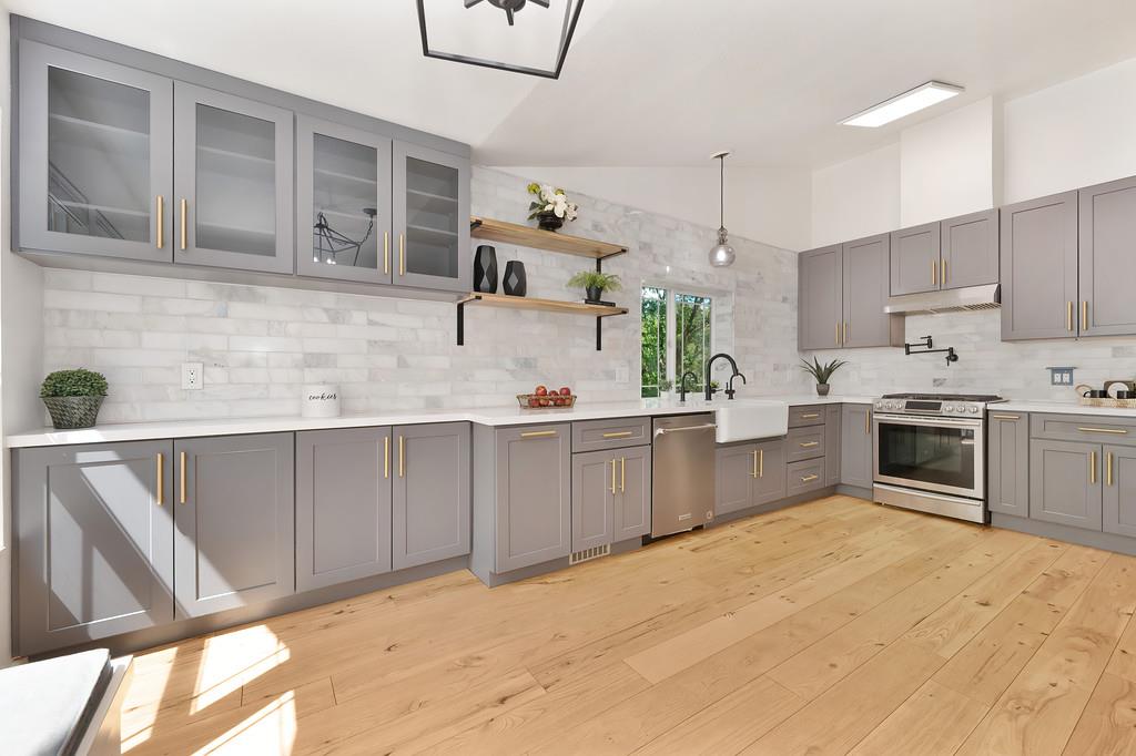 1970 Meadow Oak Lane