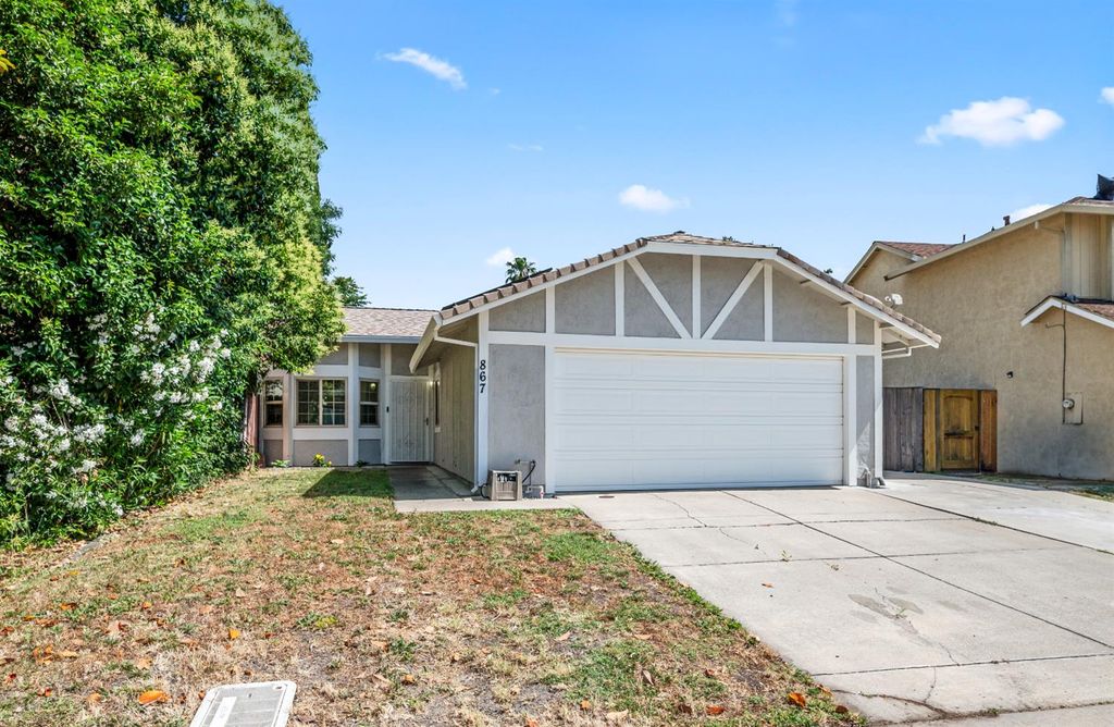 Photo of 867 Brierglen Way, Sacramento, CA 95834 (MLS # 226035400)