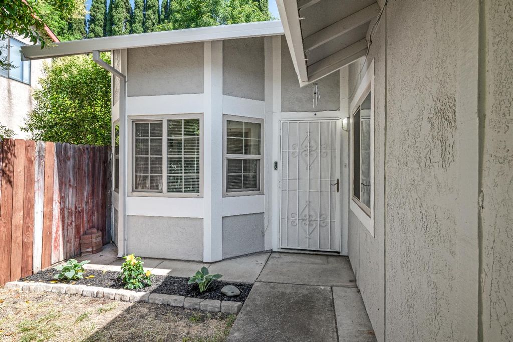 Photo of 867 Brierglen Way, Sacramento, CA 95834 (MLS # 226035400)