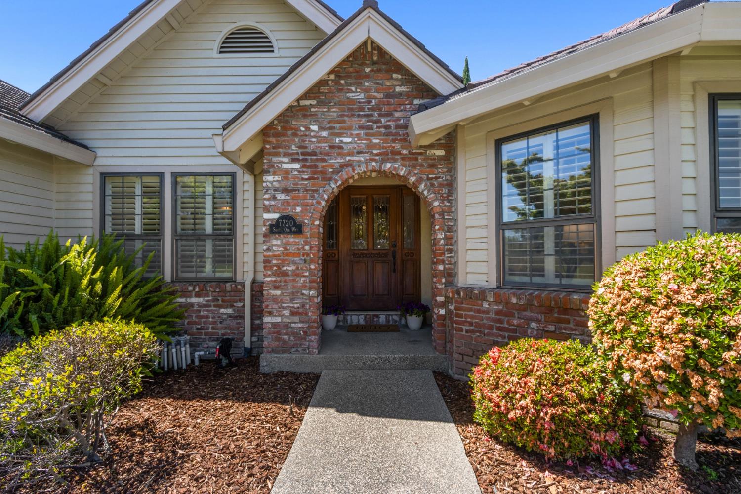 7720 S Oak Way