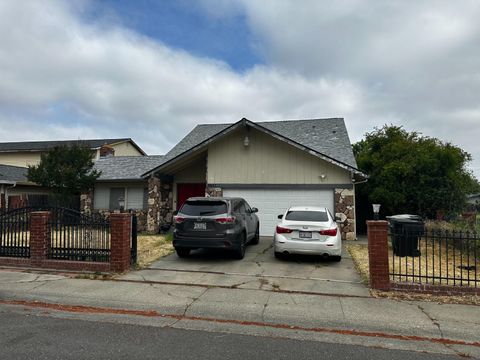 7631 S Verna Mae Avenue, Sacramento, CA 95828 - #: 225055967