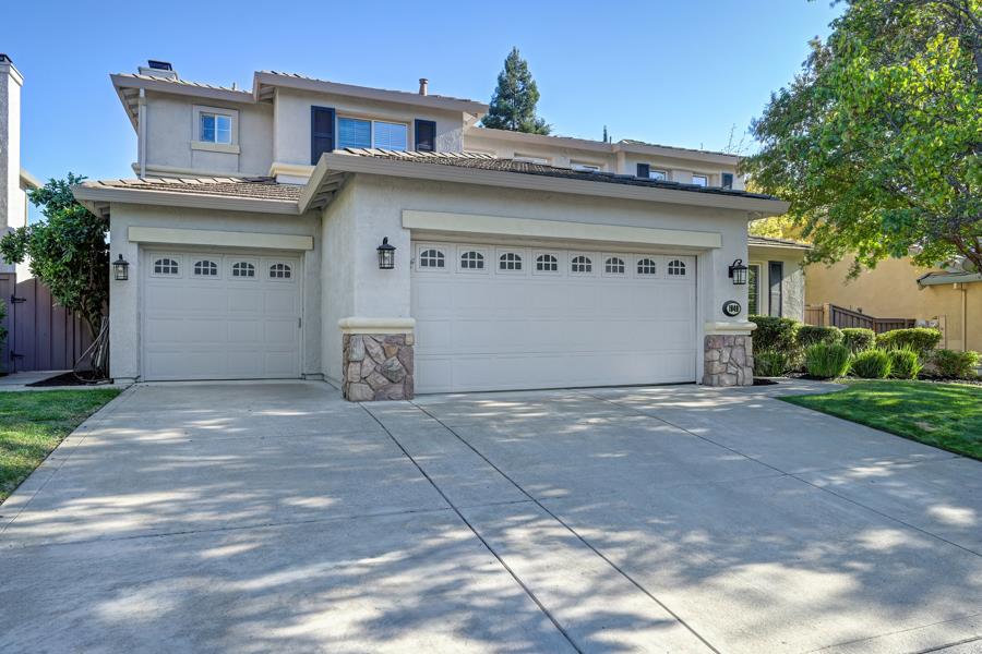1949 Tyndrum Lane