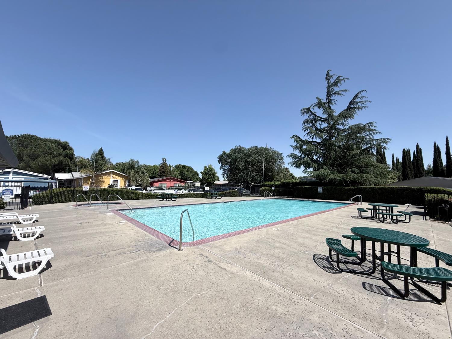 1399 Sacramento Avenue 129