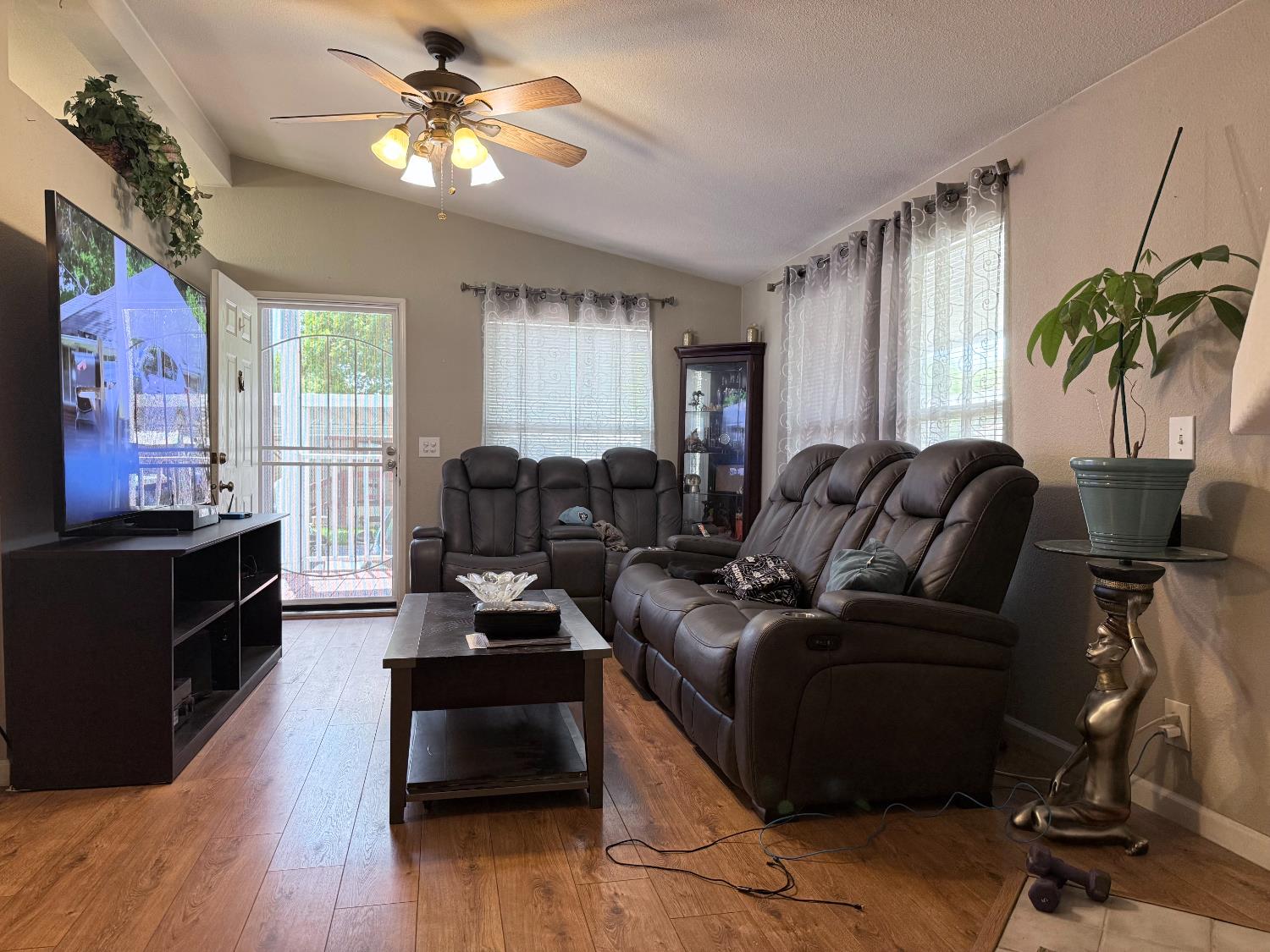 1399 Sacramento Avenue 129