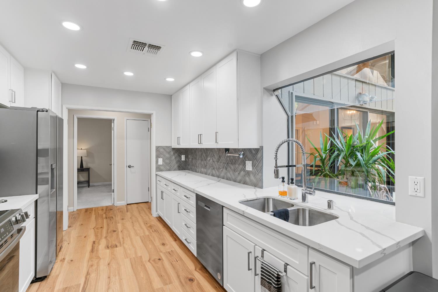 411 Dunbarton Circle