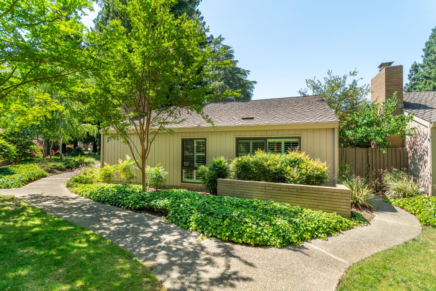 411 Dunbarton Circle