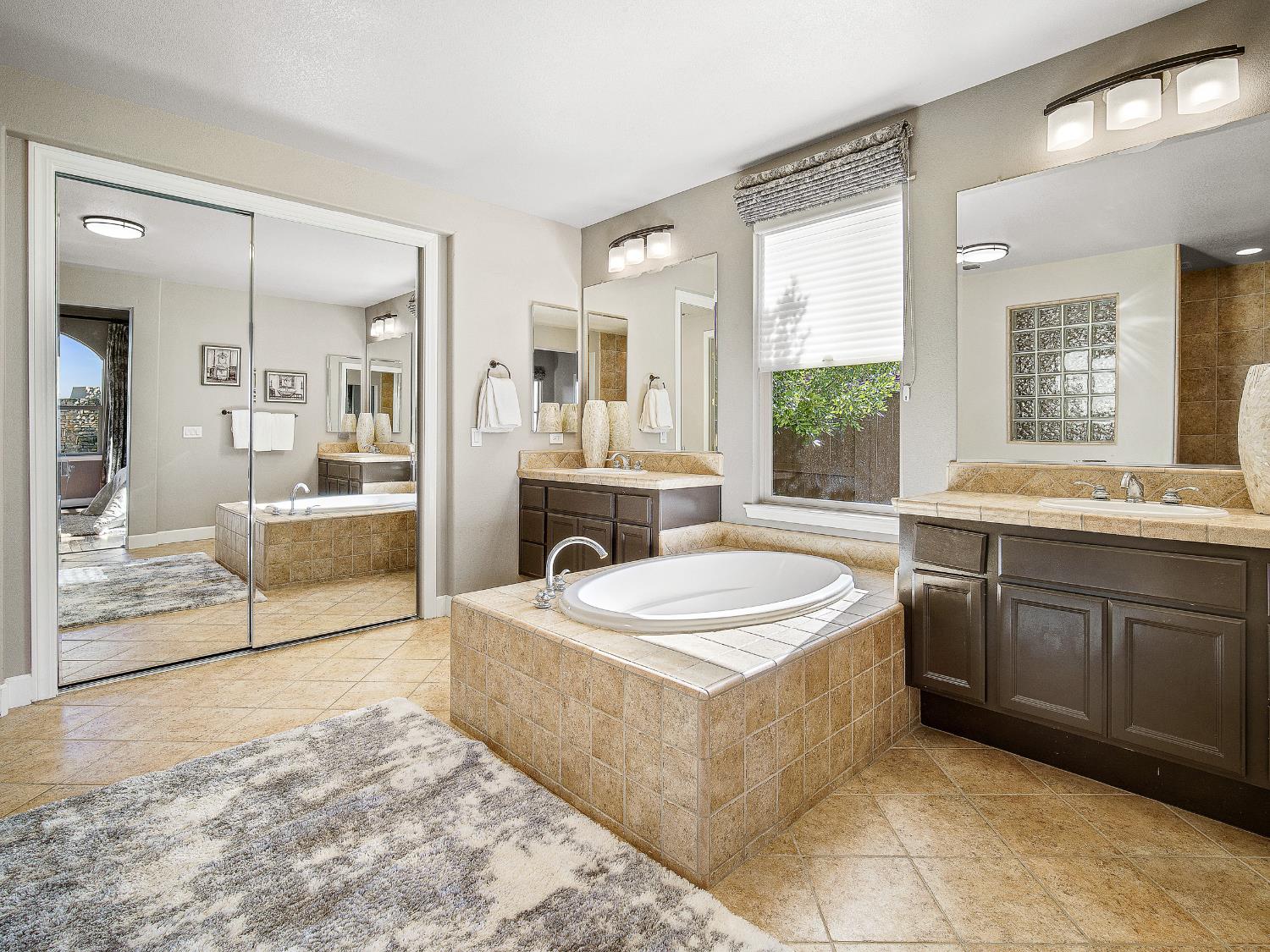 El Dorado Hills, California 95762, United States, 4 Bedrooms Bedrooms, ,4 BathroomsBathrooms,Residential,Active,212337