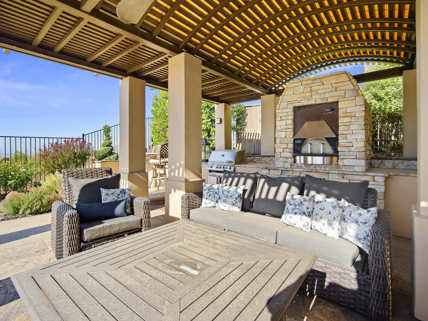 El Dorado Hills, California 95762, United States, 4 Bedrooms Bedrooms, ,4 BathroomsBathrooms,Residential,Active,212337