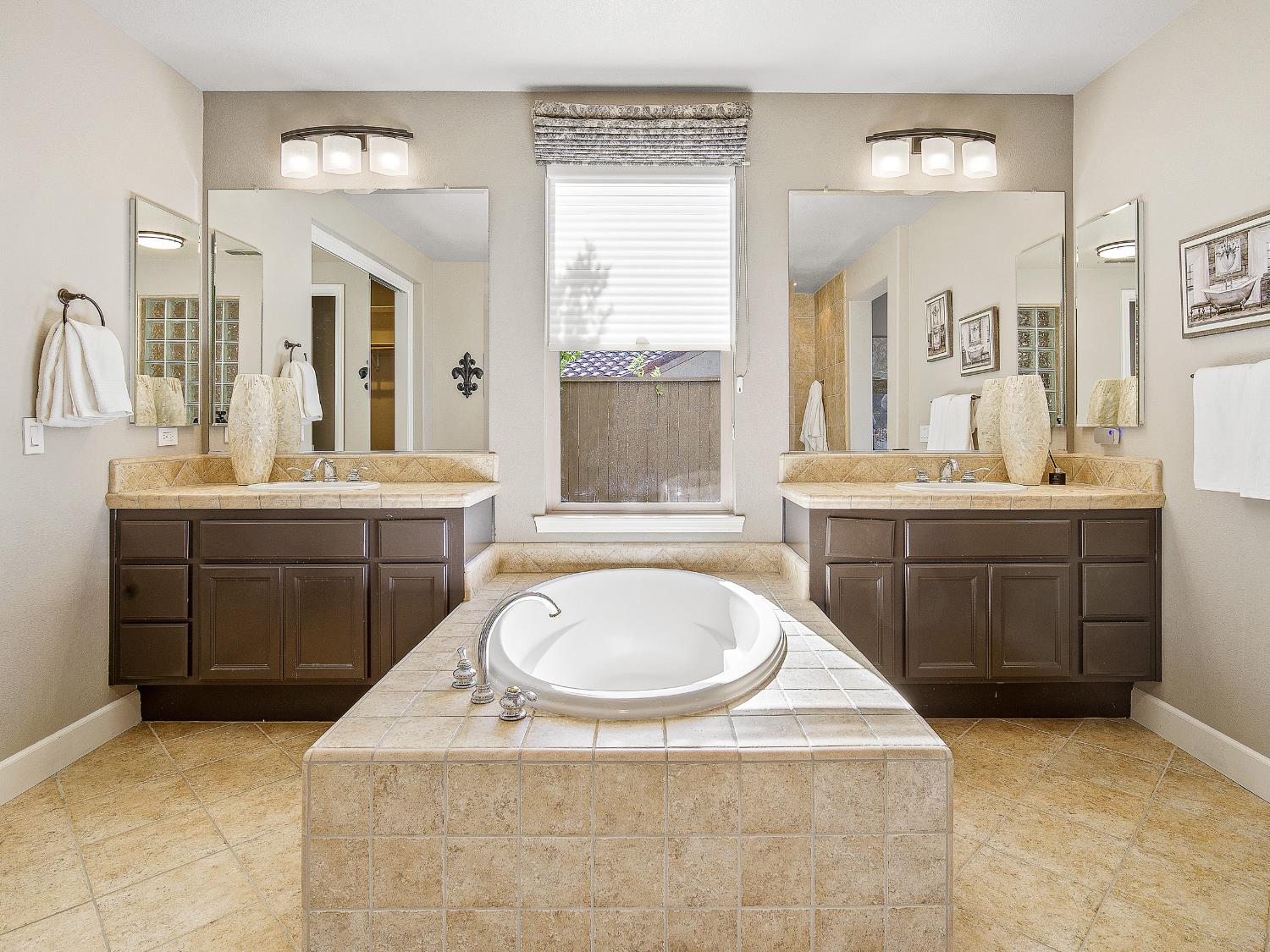 El Dorado Hills, California 95762, United States, 4 Bedrooms Bedrooms, ,4 BathroomsBathrooms,Residential,Active,212337