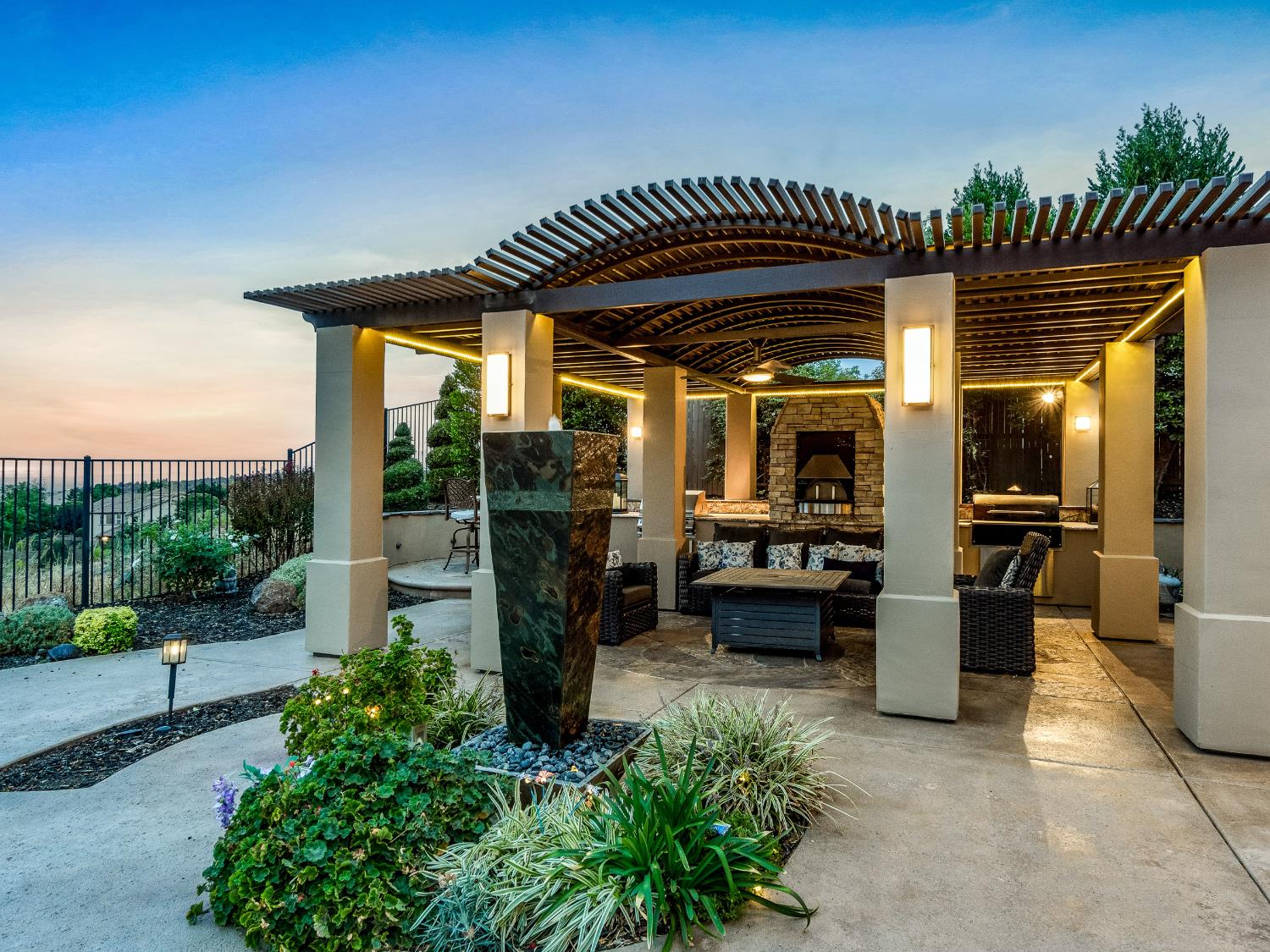 El Dorado Hills, California 95762, United States, 4 Bedrooms Bedrooms, ,4 BathroomsBathrooms,Residential,Active,212337