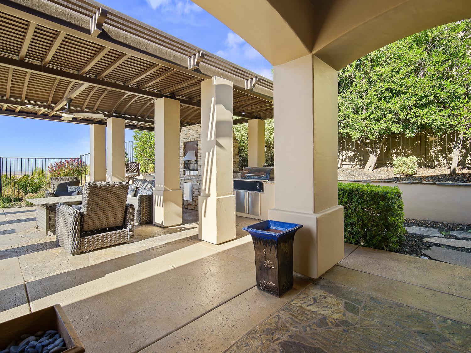 El Dorado Hills, California 95762, United States, 4 Bedrooms Bedrooms, ,4 BathroomsBathrooms,Residential,Active,212337