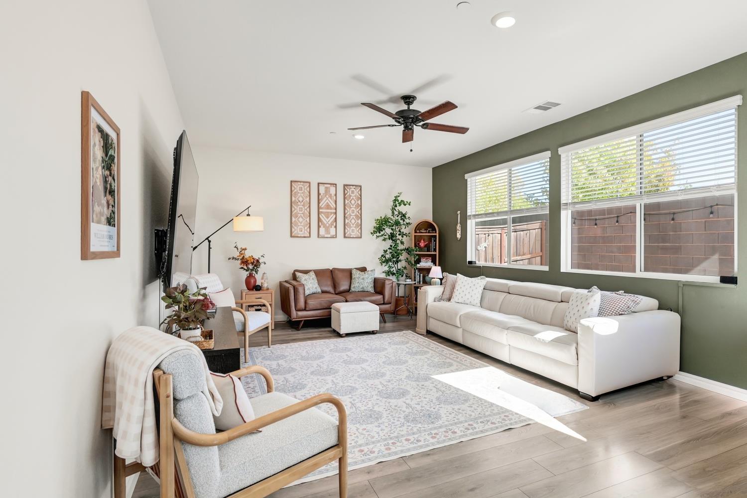 1393 Lincolnshire Circle