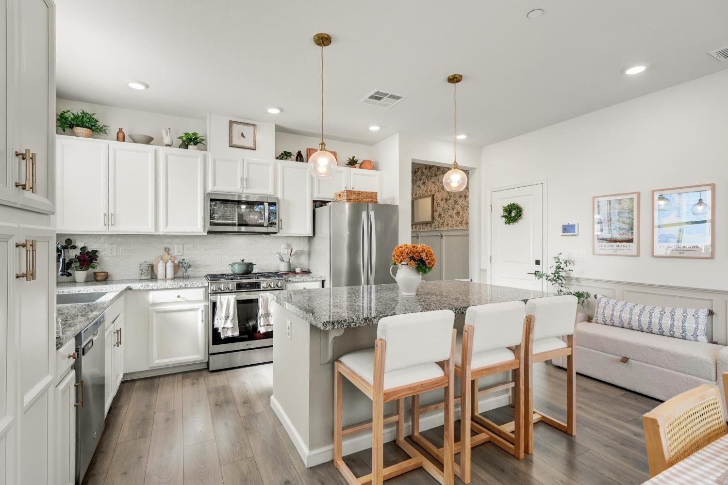 1393 Lincolnshire Circle