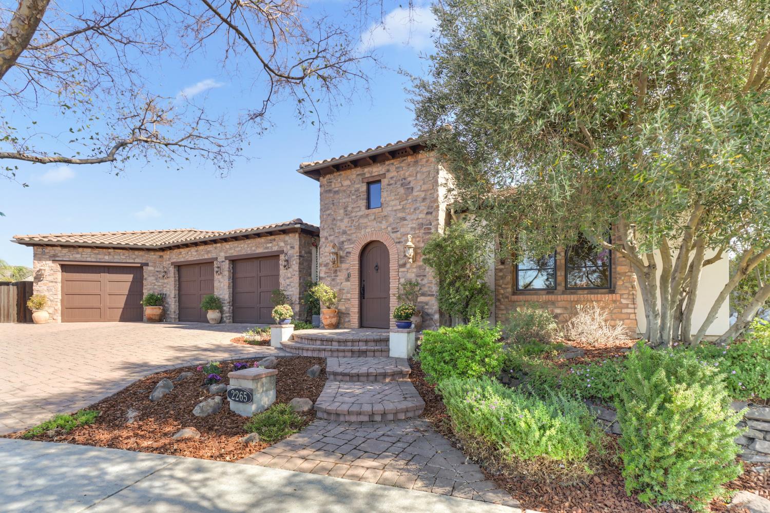 2265 Somerset Circle
