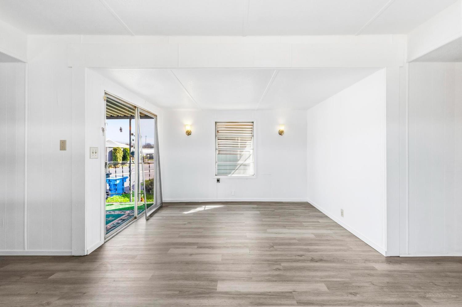 350 N George Washington Boulevard 9