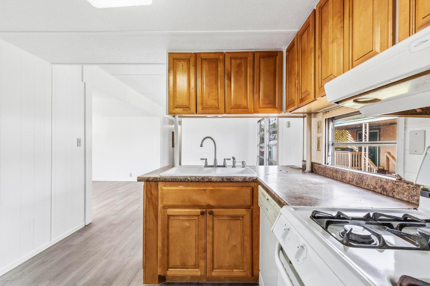 350 N George Washington Boulevard 9