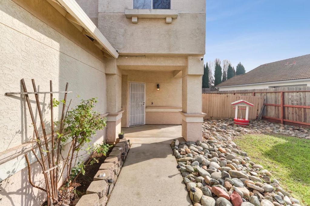 Photo of 8024 Bothwell Drive, Sacramento, CA 95829 (MLS # 226007384)