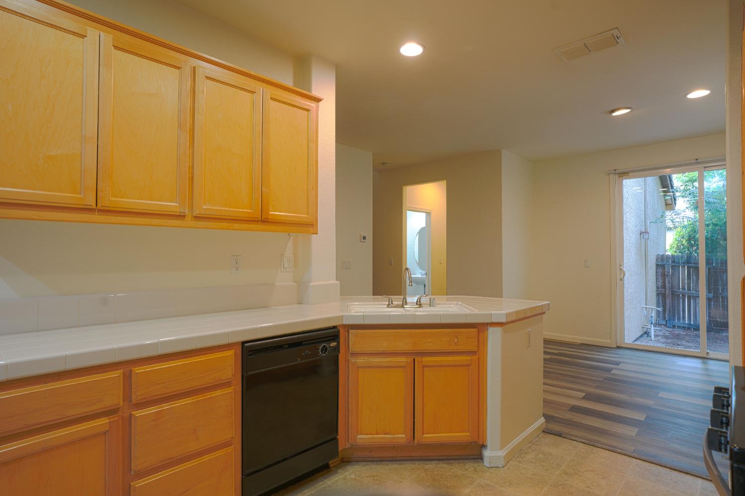 Sacramento, California 95835, United States, 3 Bedrooms Bedrooms, ,3 BathroomsBathrooms,Residential,Pending,233074