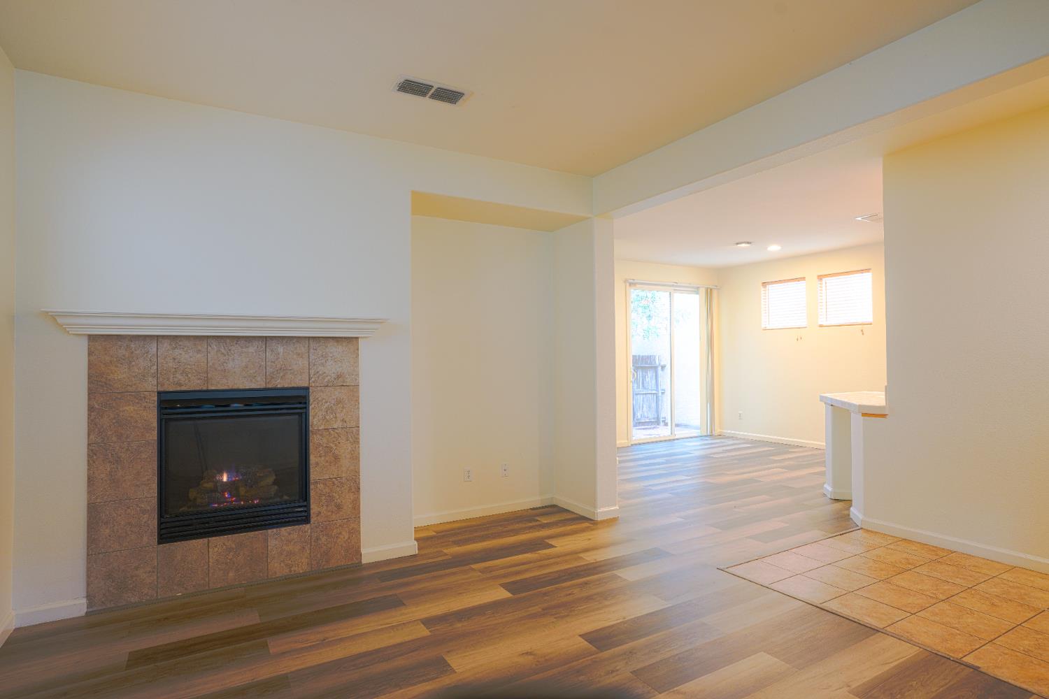 Sacramento, California 95835, United States, 3 Bedrooms Bedrooms, ,3 BathroomsBathrooms,Residential,Pending,233074