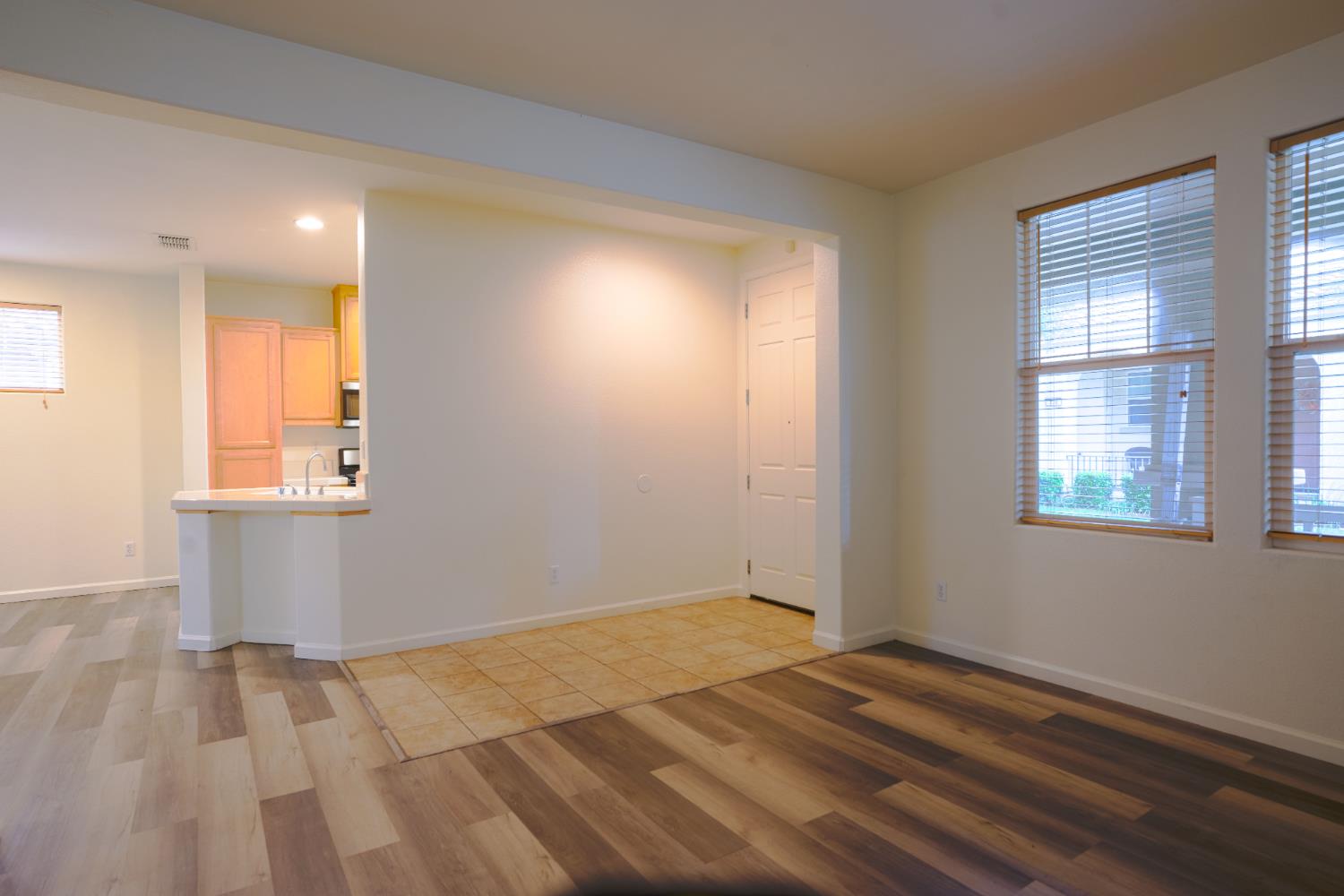 Sacramento, California 95835, United States, 3 Bedrooms Bedrooms, ,3 BathroomsBathrooms,Residential,Pending,233074