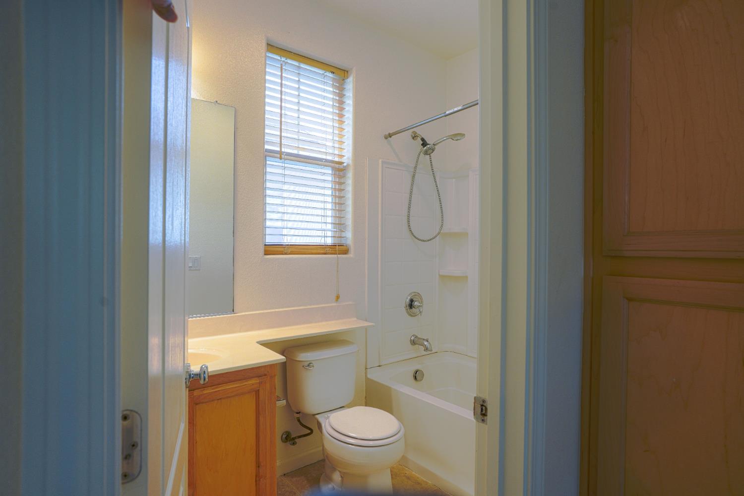 Sacramento, California 95835, United States, 3 Bedrooms Bedrooms, ,3 BathroomsBathrooms,Residential,Pending,233074