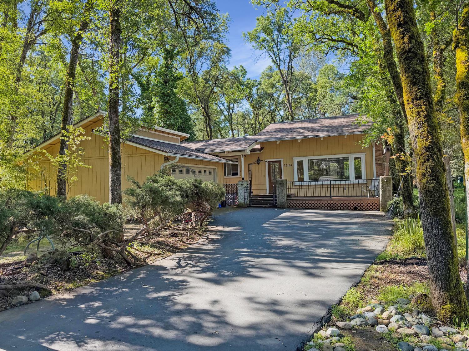 23164 Broadmoor Court