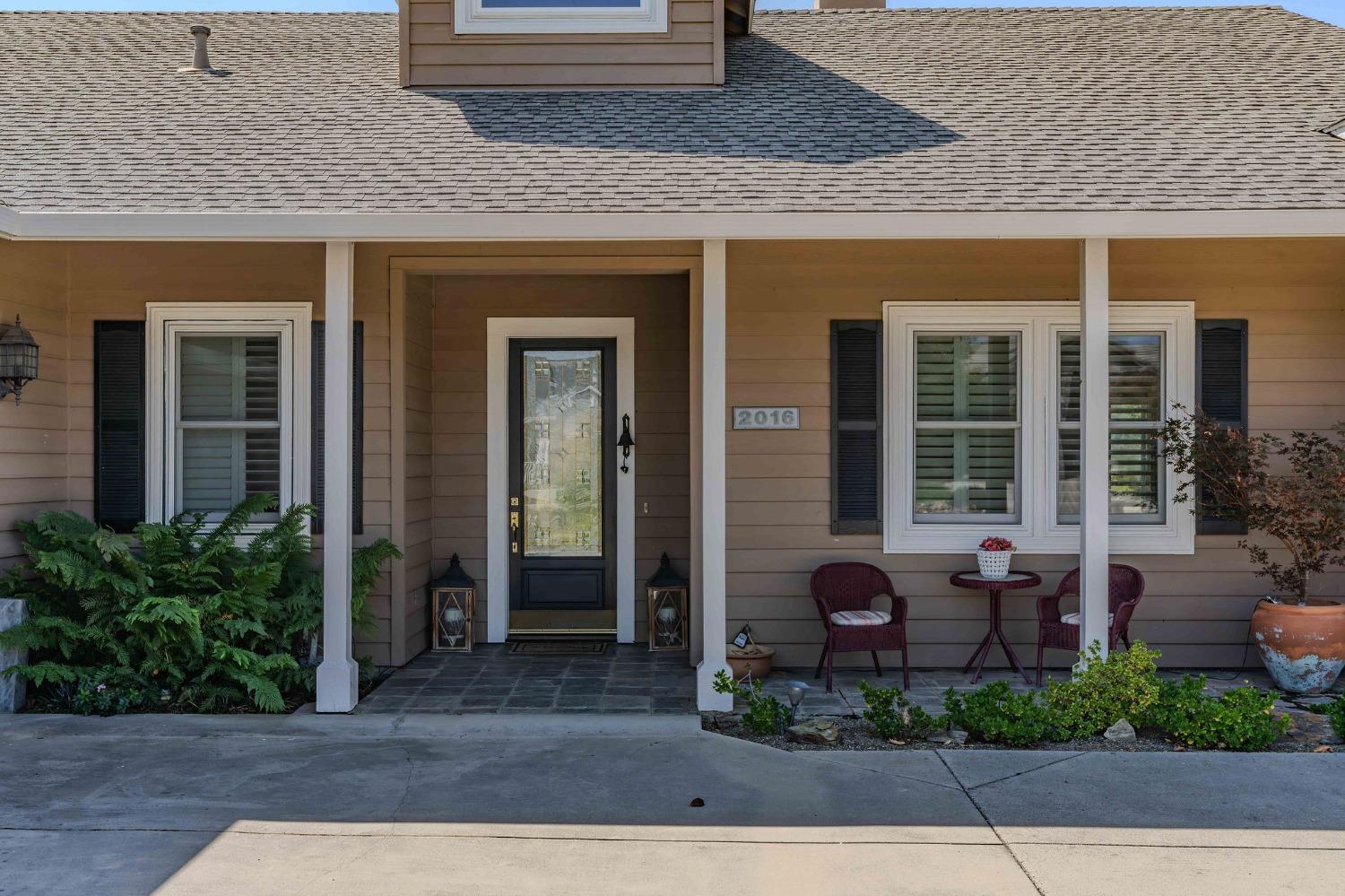 2016 Oak Creek Drive