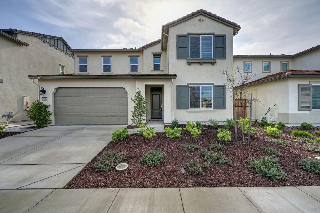 Photo of 5113 Sunbelt Way, Roseville, CA 95747 (MLS # 226011312)