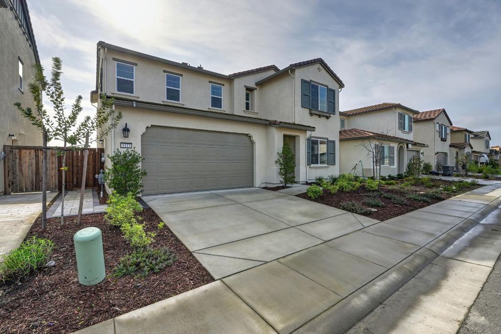Photo of 5113 Sunbelt Way, Roseville, CA 95747 (MLS # 226011312)