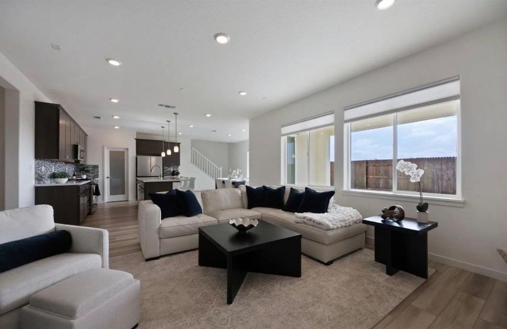 Photo of 5113 Sunbelt Way, Roseville, CA 95747 (MLS # 226011312)