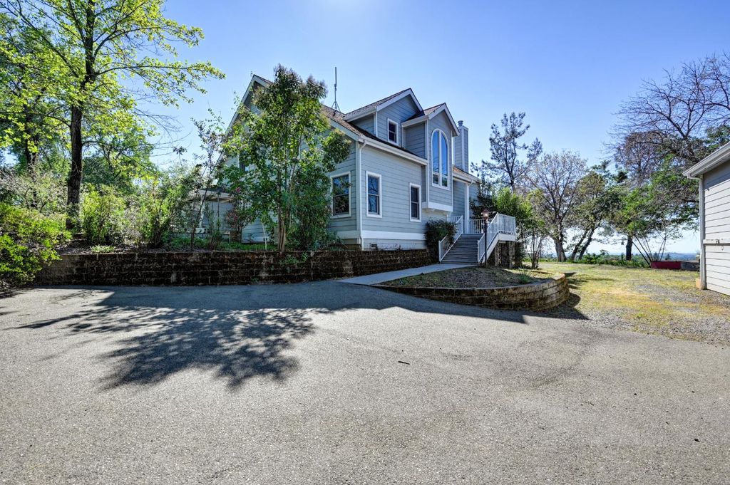 Photo of 560 Oak View Court, Pilot Hill, CA 95664 (MLS # 226033461)