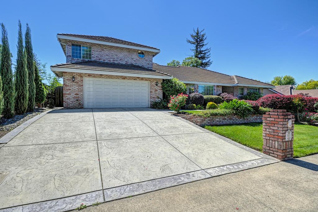 1872 Ridgeview Drive