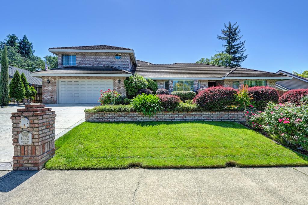1872 Ridgeview Drive