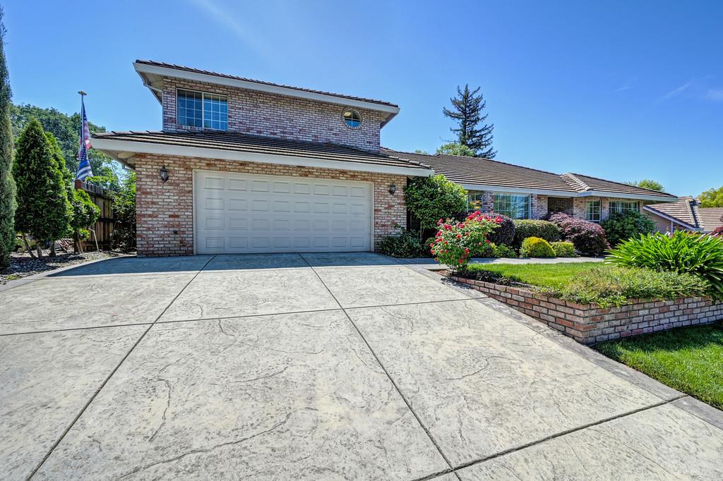 1872 Ridgeview Drive