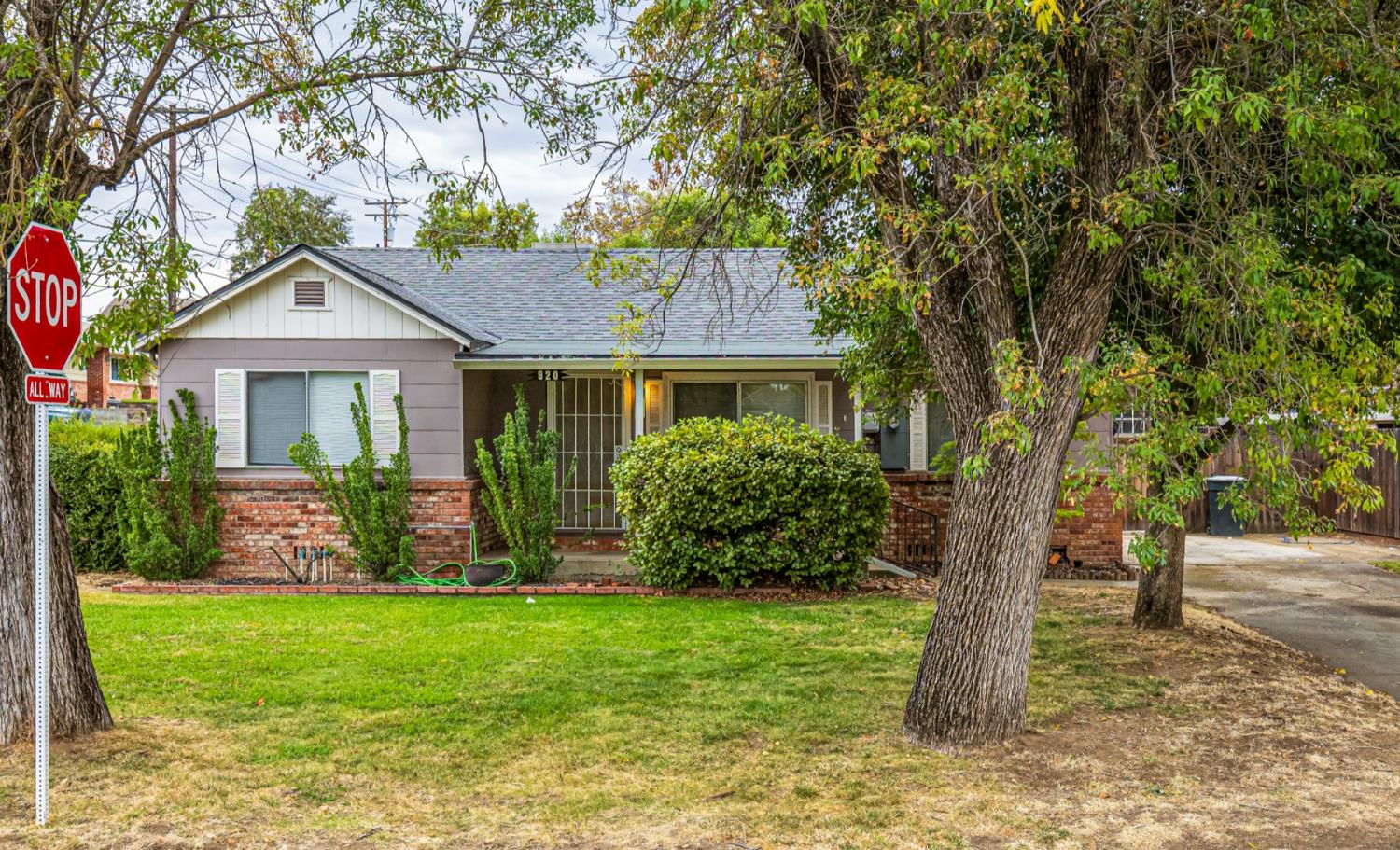 920 Vine Avenue