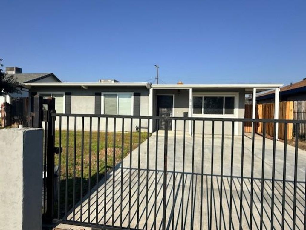 Photo of 5171 37th Avenue, Sacramento, CA 95824 (MLS # 226004901)