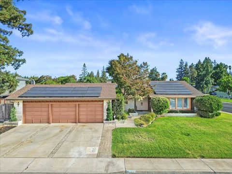 2137 Candlewood Place Riverbank CA 95367