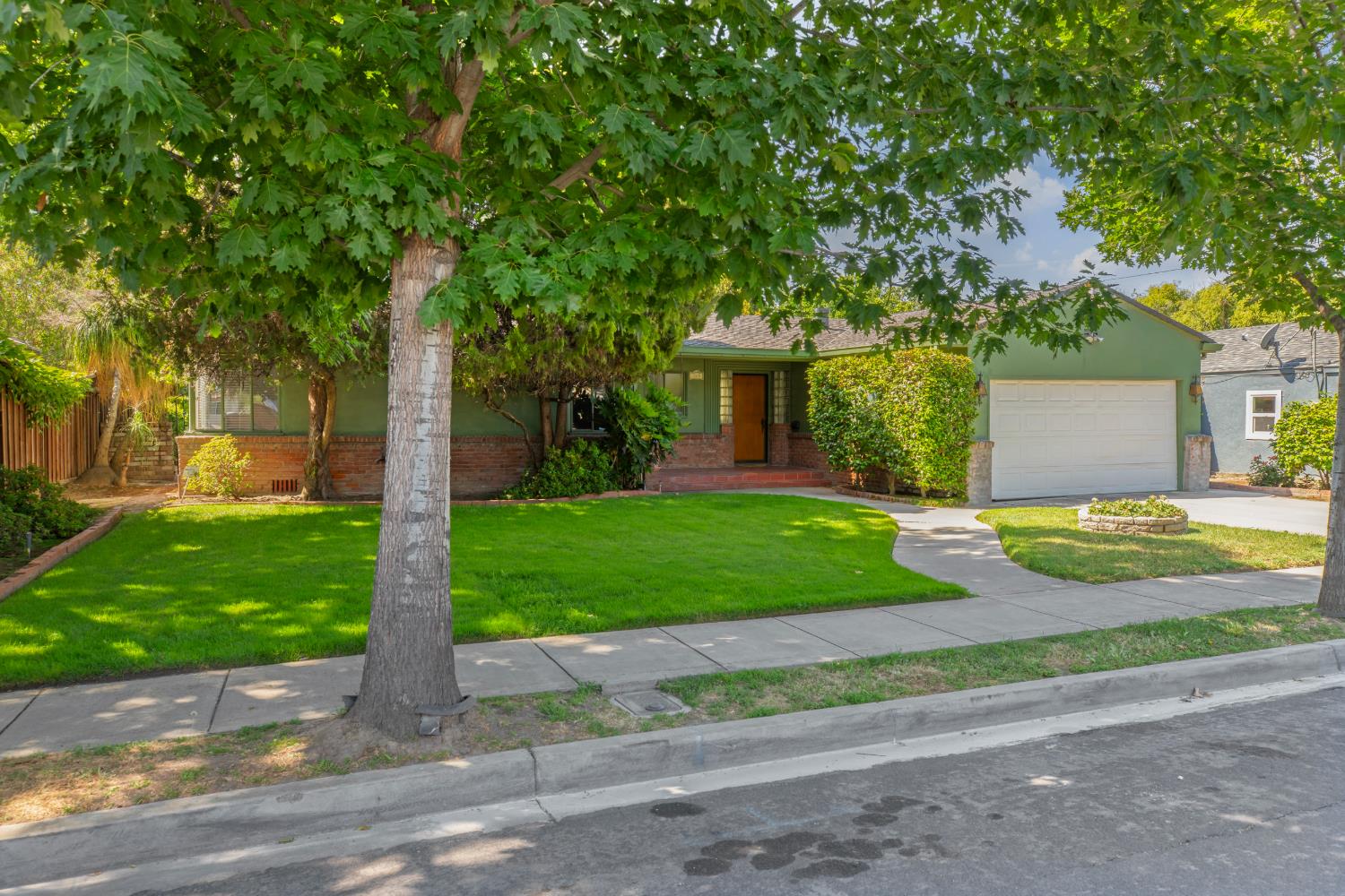 340 W Carlton Way