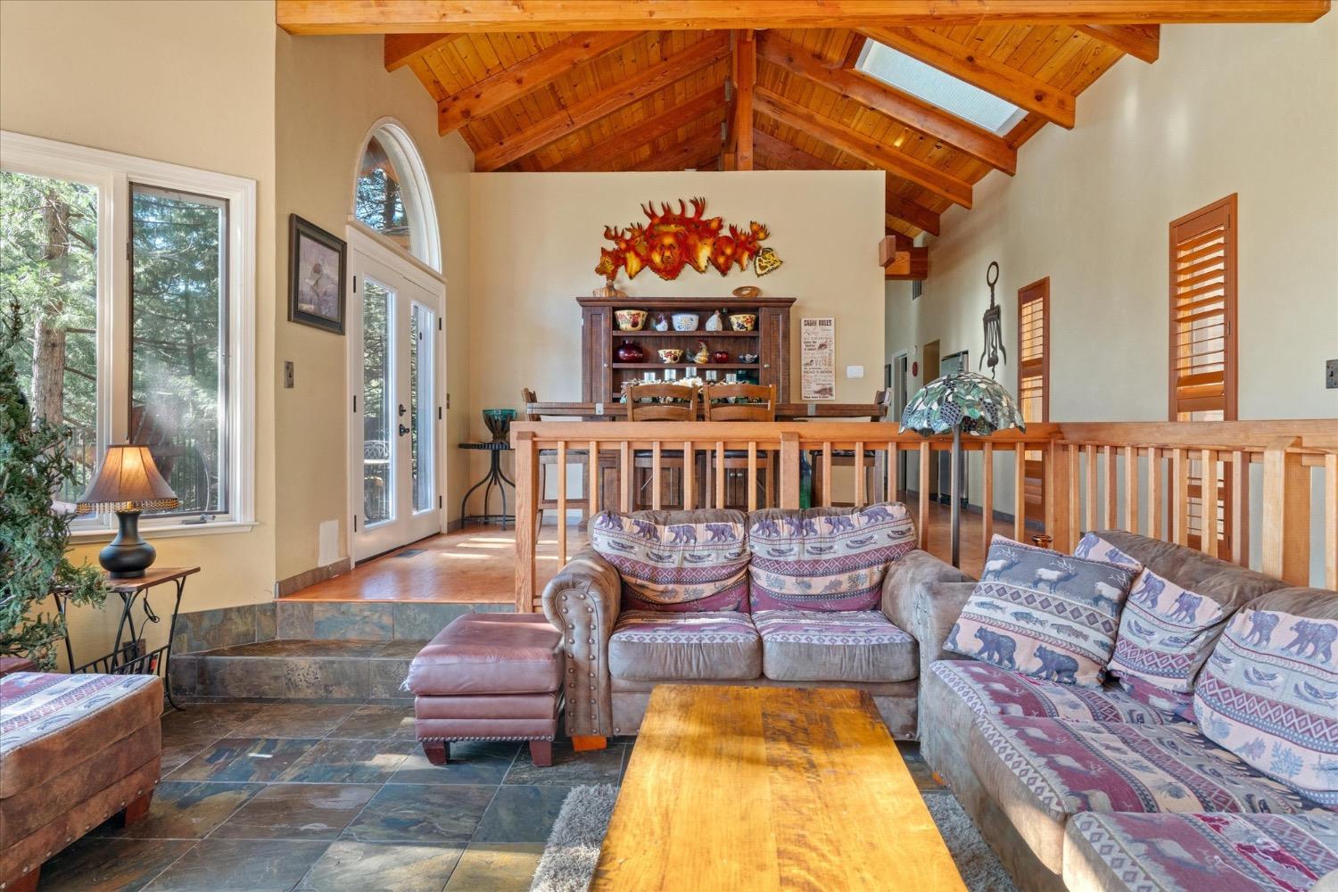 2434 Dardanelle Vista