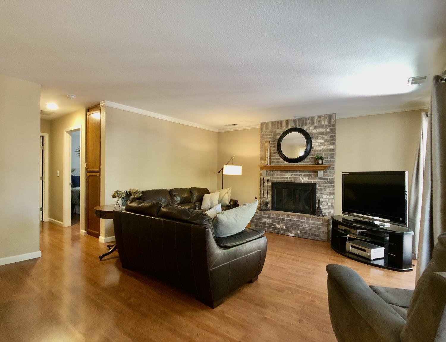 1735 W Kavanagh Avenue