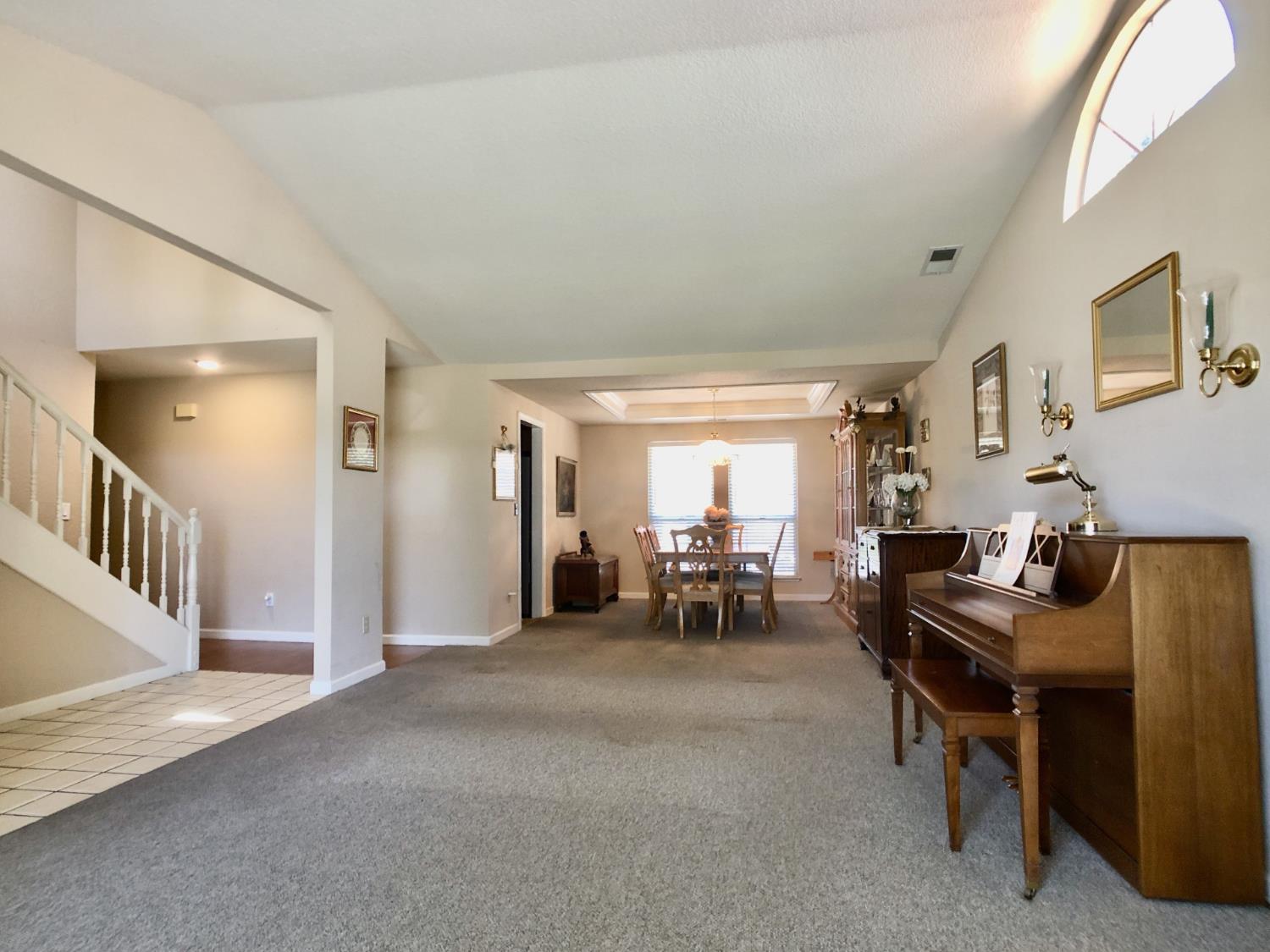 1735 W Kavanagh Avenue