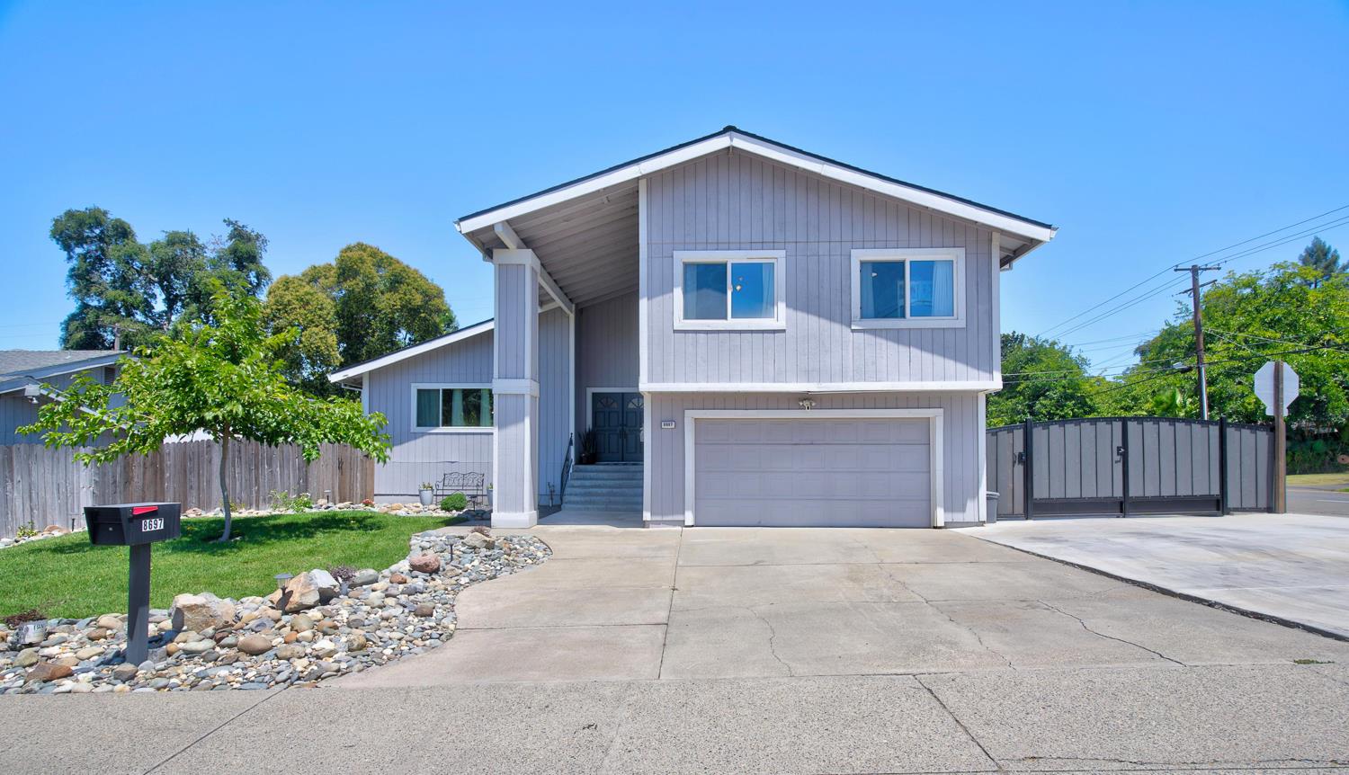 8697 Quail Oak Way