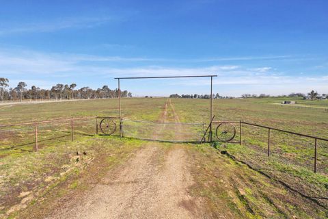 27286 N Mackville Road Galt CA 95632